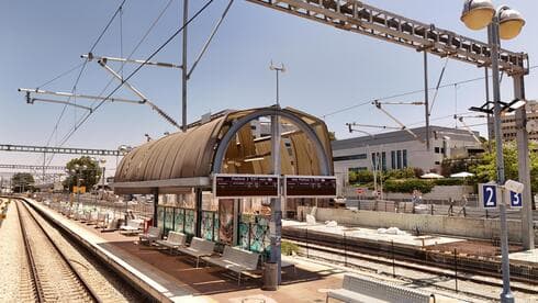 תחנת הרכבת ברחובות אחרי פגיעת הטיל האיראני תחנת הרכבת ברחובות אחרי פגיעת הטיל האיראני