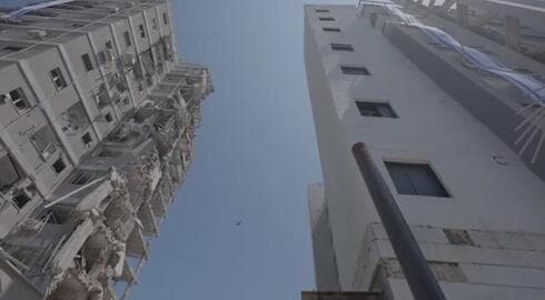 זירת פגיעת הטיל האיראני בבת ים. 