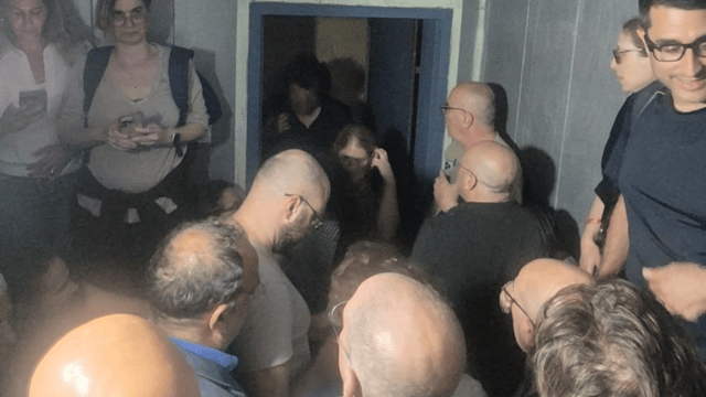 צוות רמב"ם שחזר לישראל, על רקע אוניית החילוץ של "צים" 