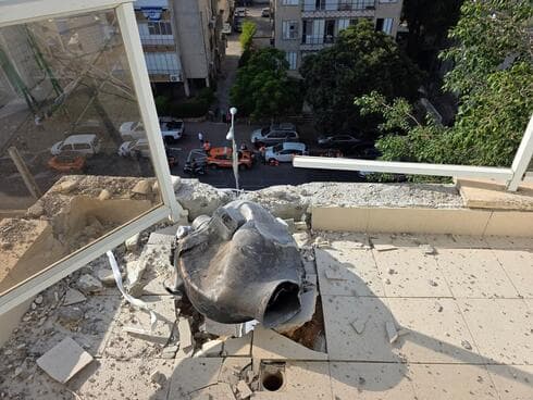 הרסיס שנפל בעיר (צילום: מתוך דף הפייסבוק של רמי גרינברג) הרסיס שנפל בעיר