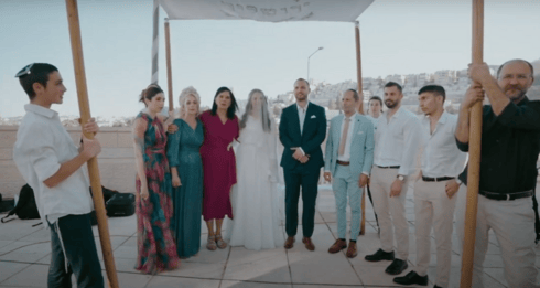 חתונה ירושלמית בין האזעקות (צילום מסרטון החתונה: פנדה וידאו ארט) חתונה ירושלמית בין האזעקות