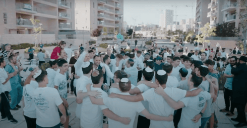 חתונה ירושלמית בין האזעקות (צילום מסרטון החתונה: פנדה וידאו ארט) חתונה ירושלמית בין האזעקות