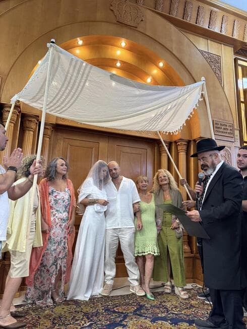 חתונה בצל הטילים: אלמוג וליעד התחתנו בקרית ים