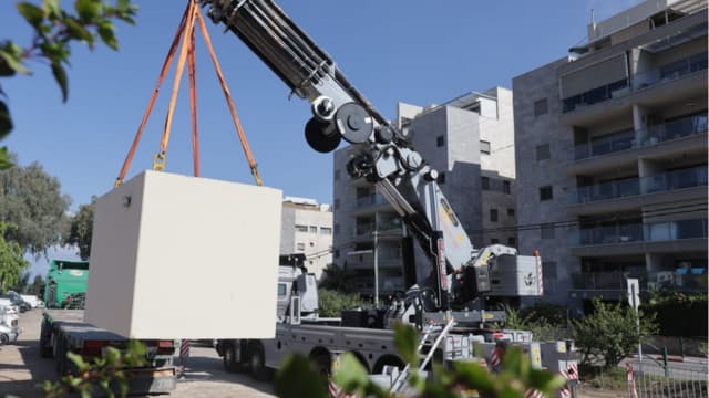 הצבת המיגוניות בהרצליה