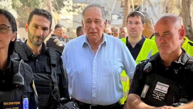 יונה יהב בזירת נפילת הטיל בחיפה 22.6.25