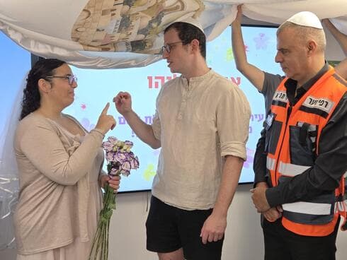 חתונתם של אורי אטינגר ואליהו שוורץ בכפר סבא