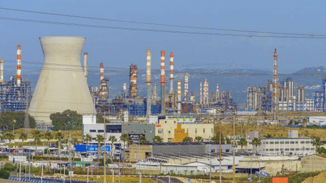 בתי הזיקוק במפרץ חיפה (צילום: shutterstock) בתי הזיקוק במפרץ חיפה