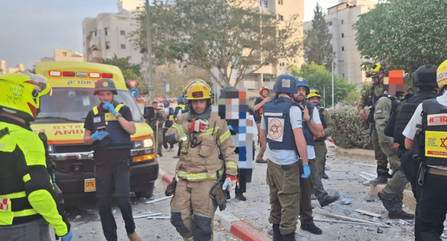 זירת נפילת הטיל בבאר שבע הבוקר זירת נפילת הטיל בבאר שבע הבוקר