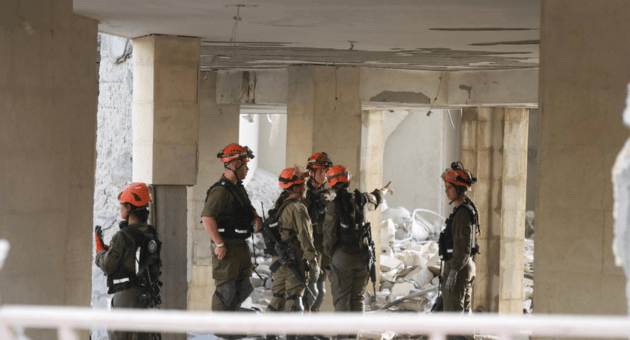 זירת נפילת הטיל בבאר שבע הבוקר זירת נפילת הטיל בבאר שבע הבוקר