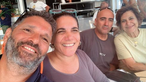 הפליגו בסירת מנוע מקפריסין לנמל חיפה. דנה, שוש, קידר וגילי חיון הפליגו בסירת מנוע מקפריסין לנמל חיפה. דנה, שוש, קידר וגילי חיון