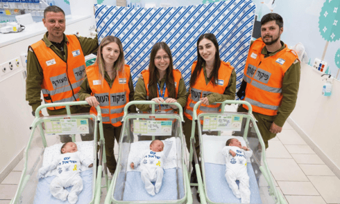 בגדי התינוקות החדשים, לרגל הפסקת האש