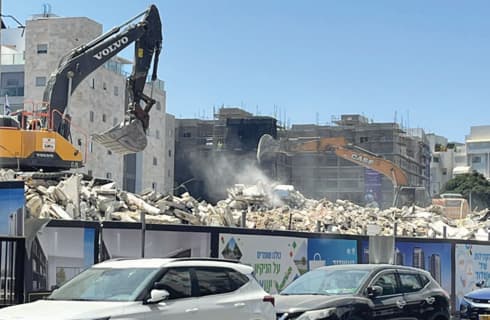 הריסת הבניין הראשון בביאליק
