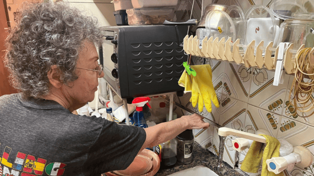 החרסינה נפרדה מהקירות. רחל אנגל בנווה שאנן בחיפה