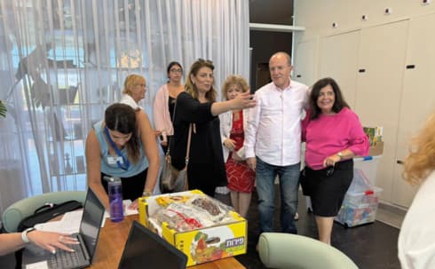 לסרי וצור עם המפונים