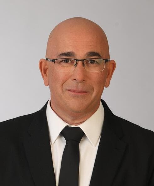 עו"ד צביקה פרקש