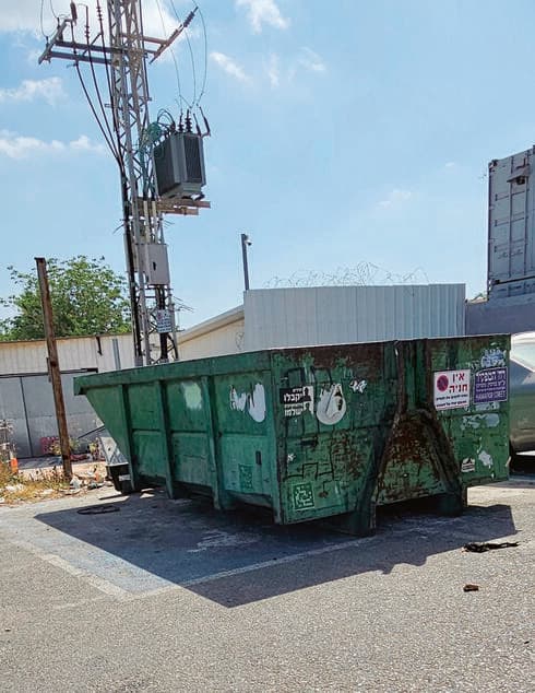 חניית נכים חסומה