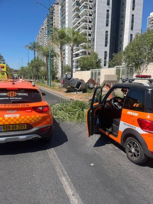 רכב התהפך בפתח תקוה