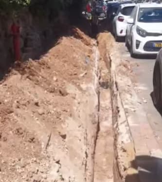 הטמנה תת קרקעית של קו מתח גבוה ברמת ורבר (צילום: מתוך דף הפייסבוק של רמי גרינברג, שימוש לפי סעיף 27א לחוק זכויות יוצרים) הטמנה תת קרקעית של קו מתח גבוה ברמת ורבר