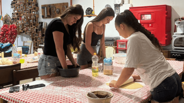 הבנות אופות למען הלוחמות והלוחמים הבנות אופות למען הלוחמות והלוחמים