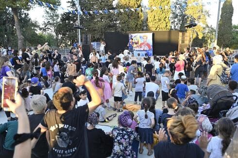 קיץ 2025 בקרית אתא: ספורט, הפנינג, סטנדאפ והופעות (צילום: באדיבות העירייה) קיץ 2025 בקרית אתא: ספורט, הפנינג, סטנדאפ והופעות