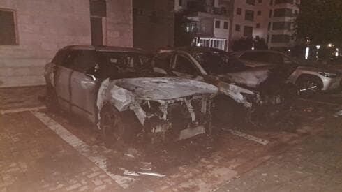 כלי רכב עלו באש בטירת כרמל כלי רכב עלו באש בטירת כרמל