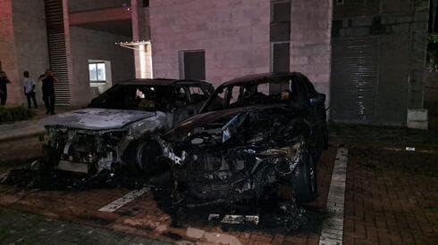 כלי רכב עלו באש בטירת כרמל (צילום: כיבוי אש) רכבים עלו באש בטירת כרמל