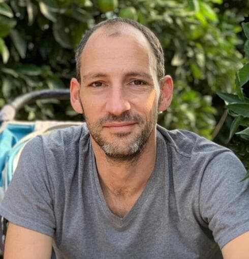 ארי נירון, מנהל בית הספר הדמוקרטי ע"ש יאנוש קורצ'אק