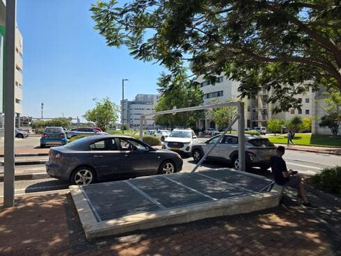 המחאה בכניסה למשרדי רשות שדות התעופה האזרחית