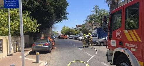 רכב עלה באש בחולון