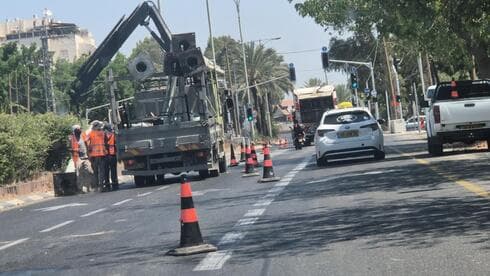 הסרת עמוד תאורה כביש 40 פתח תקוה