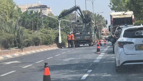 הסרת עמוד תאורה כביש 40 פתח תקוה