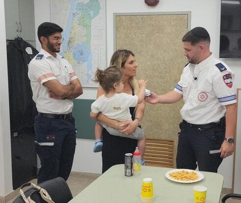 דן אואט וצוותי מד"א שהצילו את חייו