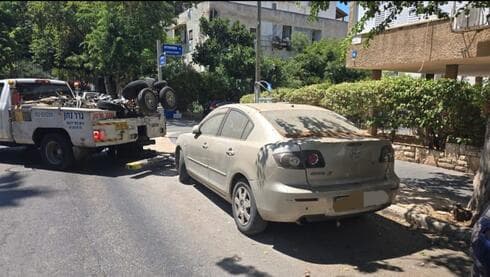 מבצע פינוי רכבים נטושים בהרצליה