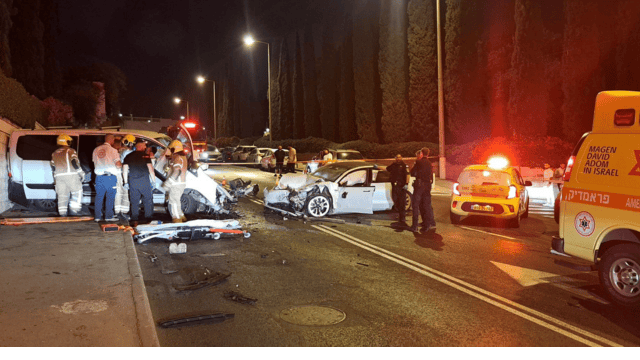 תאונה קשה אירעה בין שני כלי רכב בשדרות הציונות בחיפה תאונה קשה אירעה בין שני כלי רכב בשדרות הציונות בחיפה