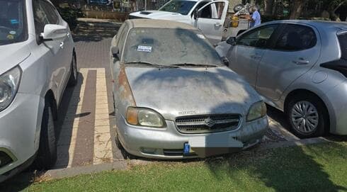 מבצע פינוי רכבים נטושים בהרצליה