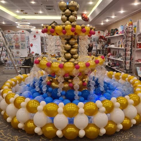 מזרקה בתוך מבוך הבלונים (צילום: בלוניזם) מבוך הבלונים הגדול מגיע לקרית אתא