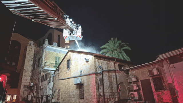 שריפה בית אבות רחוב יפו חיפה (צילום: כבאות והצלה) שריפה בית אבות רחוב יפו חיפה