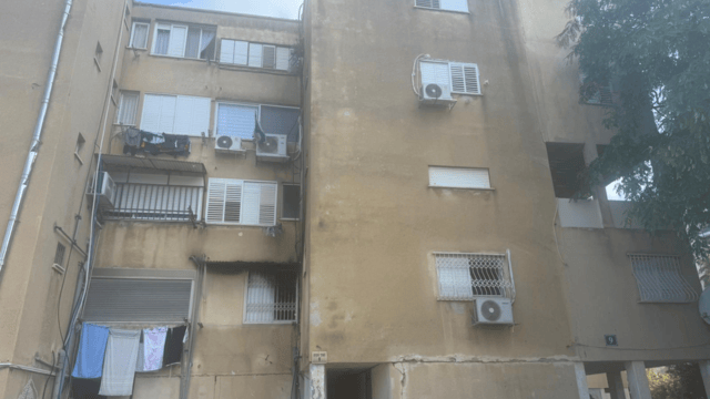 שריפה דירה רחוב המלך חזקיהו חיפה (צילום: כבאות והצלה) שריפה דירה רחוב המלך חזקיהו חיפה