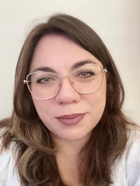 אנסטסיה סרגייבסקי רבינוביץ, רכזת תחום גריאטריה, תוכנית לוט”ם ותיאום טיפול בקשיש, מחוז דרום בכללית (צילום: דוברות כללית) אנסטסיה סרגייבסקי רבינוביץ, רכזת תחום גריאטריה, תוכנית לוט”ם ותיאום טיפול בקשיש, מחוז דרום בכללית