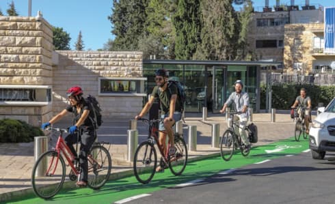 רוכבי אופניים בירושלים