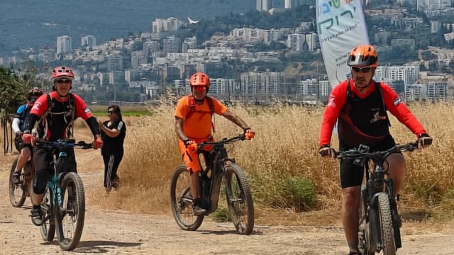 מסלולי רכיבה מוסדרים ואתגריים (צילום: מיזם שבילי מפרץ חיפה) מסלולי רכיבה מוסדרים ואתגריים