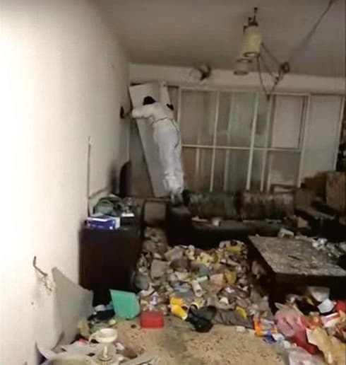 הדירה בה נמצא המנוח בראשון לציון (צילום: דוברות זק"א) הדירה בה נמצא המנוח בראשון לציון