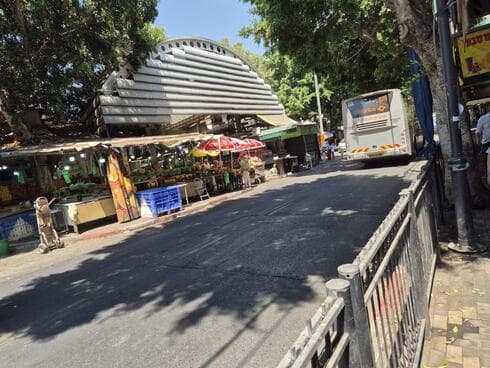 רחוב הברון הירש ליד שוק פתח תקוה
