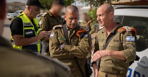 אל"מ דניאל נהרי ומפקד פיקוד העורף (צילום: דובר צה"ל) מפקד פיקוד מחוז חיפה אל"מ דניאל נהרי