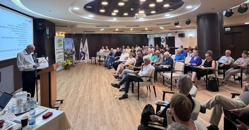 בני זוסמן באסיפת פסגות כרמל