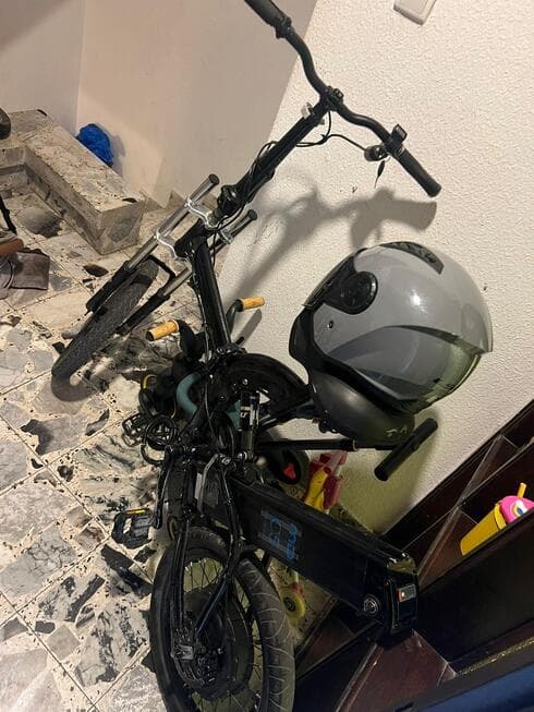 אחד מהאופניים שתפסה המשטרה (צילום: דובורת המשטרה) אחד מהאופניים שתפסה המשטרה