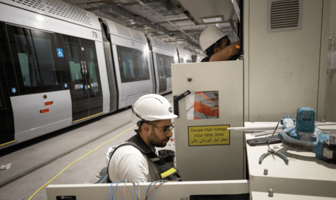 הדיפו של הרכבת הקלה מתחת לירושלים (צילום: אלכס קולומויסקי) הדיפו של הרכבת הקלה מתחת לירושלים