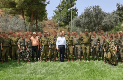 ראש העיר ליאון בטקס חנוכתו מחדש של יער חטיבת הנח"ל (צילום: ארנון בוסאני) ראש העיר ליאון בטקס חנוכתו מחדש של יער חטיבת הנח"ל