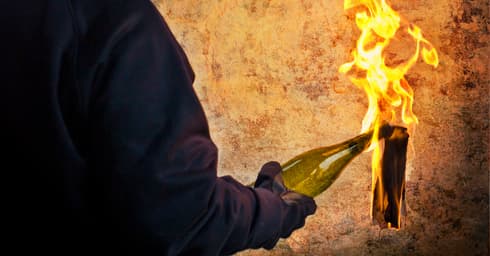 בקבוק תבערה על דלת ישיבה בנווה שאנן חיפה בקבוק תבערה על דלת ישיבה בנווה שאנן חיפה
