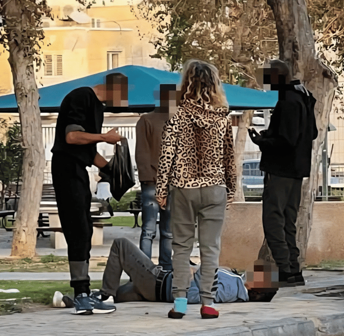 "מפחיד להסתובב בחוץ". רובע ב' באשדוד (צילום: שרון מרק) "מפחיד להסתובב בחוץ". רובע ב' באשדוד